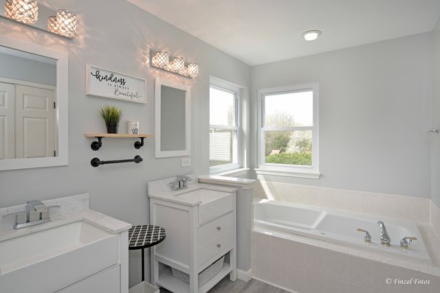 4560 Mackinac Street, Lake In The Hills, IL 60156