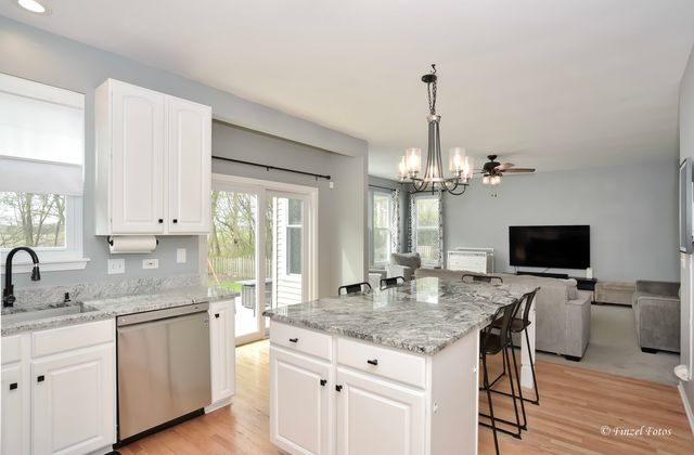 4560 Mackinac Street, Lake In The Hills, IL 60156