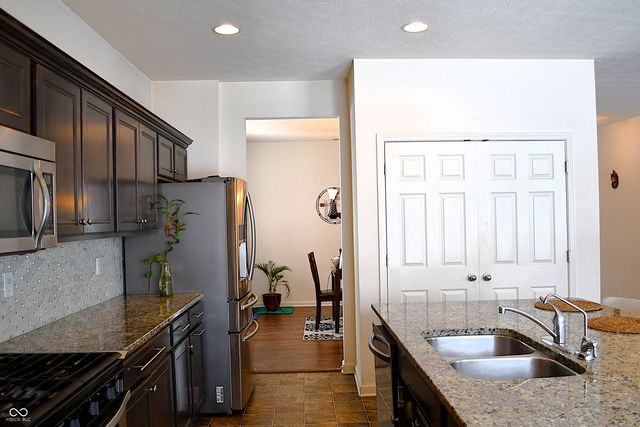 1922 Lakecrest Drive, Columbus, IN 47201