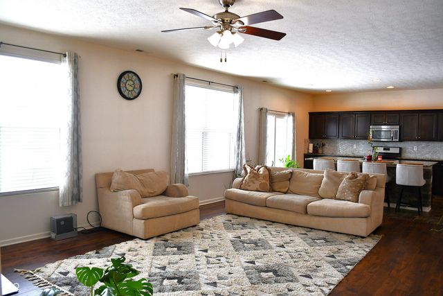 1922 Lakecrest Drive, Columbus, IN 47201