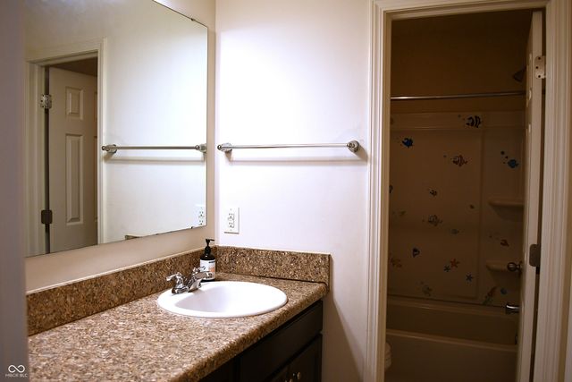 1922 Lakecrest Drive, Columbus, IN 47201