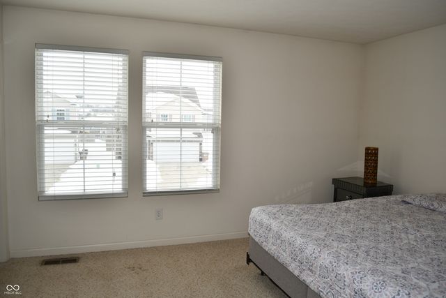 1922 Lakecrest Drive, Columbus, IN 47201