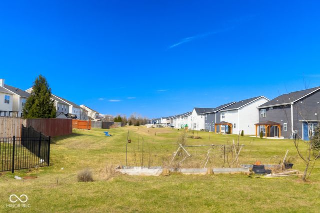 1922 Lakecrest Drive, Columbus, IN 47201