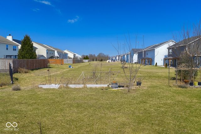 1922 Lakecrest Drive, Columbus, IN 47201