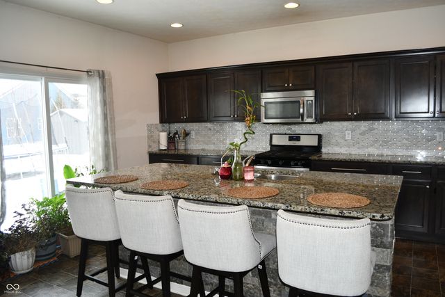 1922 Lakecrest Drive, Columbus, IN 47201