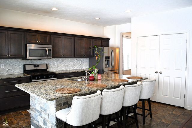 1922 Lakecrest Drive, Columbus, IN 47201