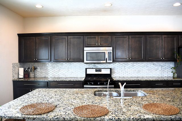 1922 Lakecrest Drive, Columbus, IN 47201