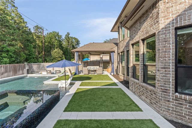 271 Bronze View Drive, Montgomery, TX 77316