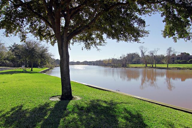 85 Crestwood Circle, Sugar Land, TX 77478