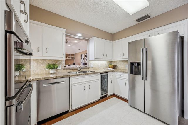 85 Crestwood Circle, Sugar Land, TX 77478