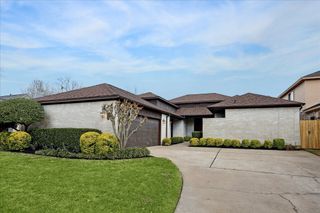 85 Crestwood Circle, Sugar Land, TX 77478