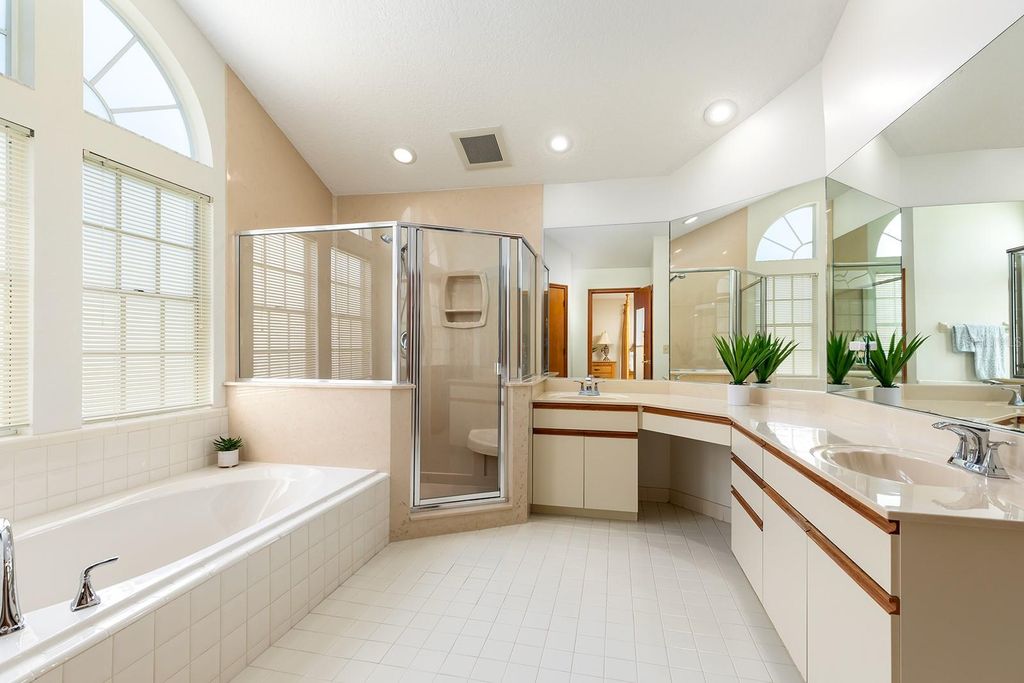 Image 17 of property listing at 808 SILVERWOOD DRIVE, Lake Mary, FL 32746