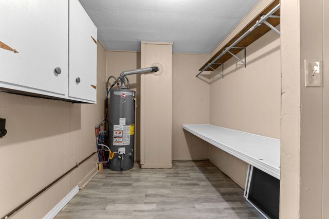 2406 W High Street, Springfield, MO 65803