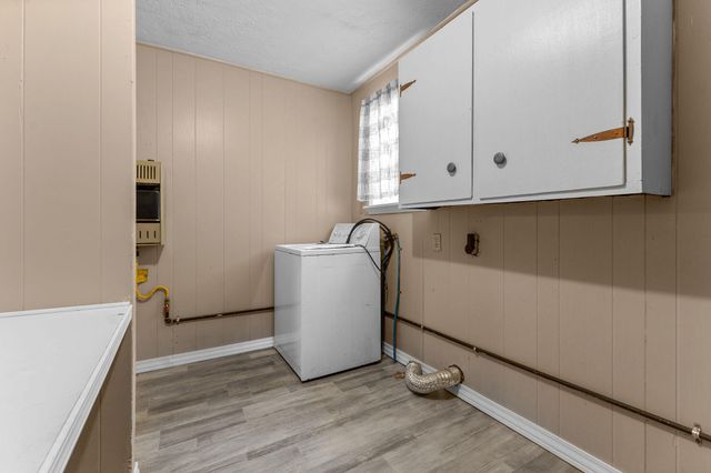 2406 W High Street, Springfield, MO 65803