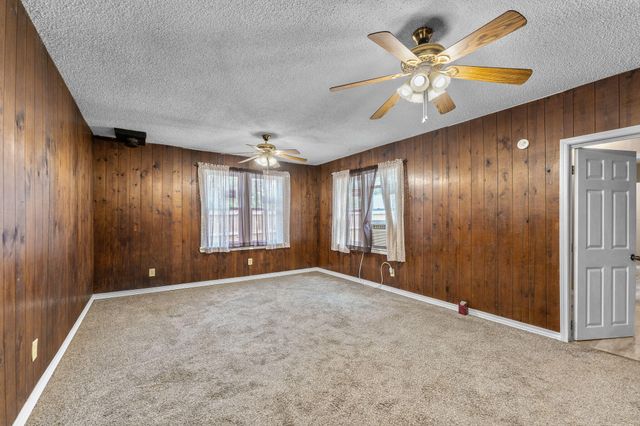 2406 W High Street, Springfield, MO 65803