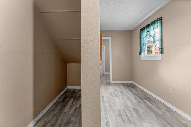 2406 W High Street, Springfield, MO 65803