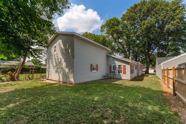2406 W High Street, Springfield, MO 65803