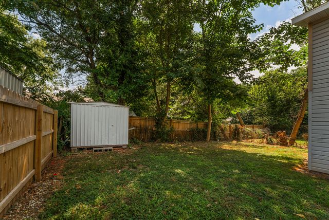 2406 W High Street, Springfield, MO 65803