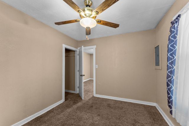 2406 W High Street, Springfield, MO 65803