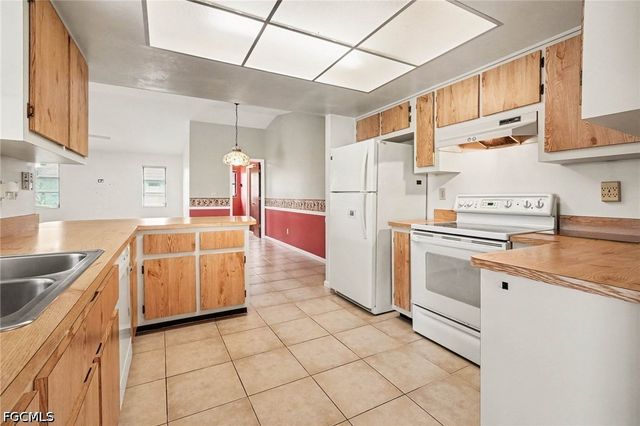 233 SE 31st ST, Cape Coral, FL 33904
