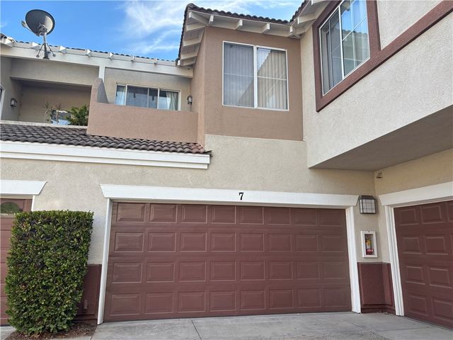 7 Santa Barbara Court, Lake Forest, CA 92610