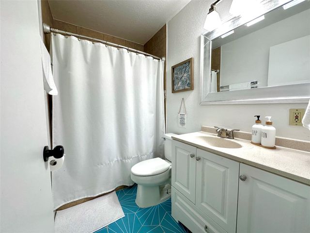 18801 Hogan CIR 3, Lago Vista, TX 78645