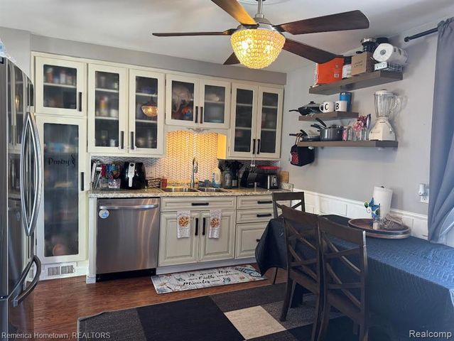 6444 Helen Street, Garden City, MI 48135