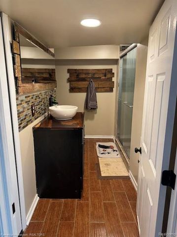 6444 Helen Street, Garden City, MI 48135