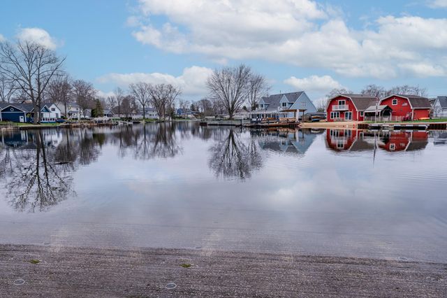 6731 Bayview Drive, Coloma Twp, MI 49038