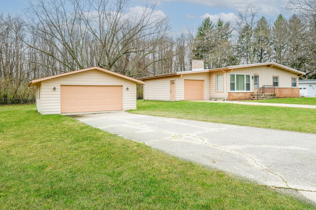 6731 Bayview Drive, Coloma Twp, MI 49038