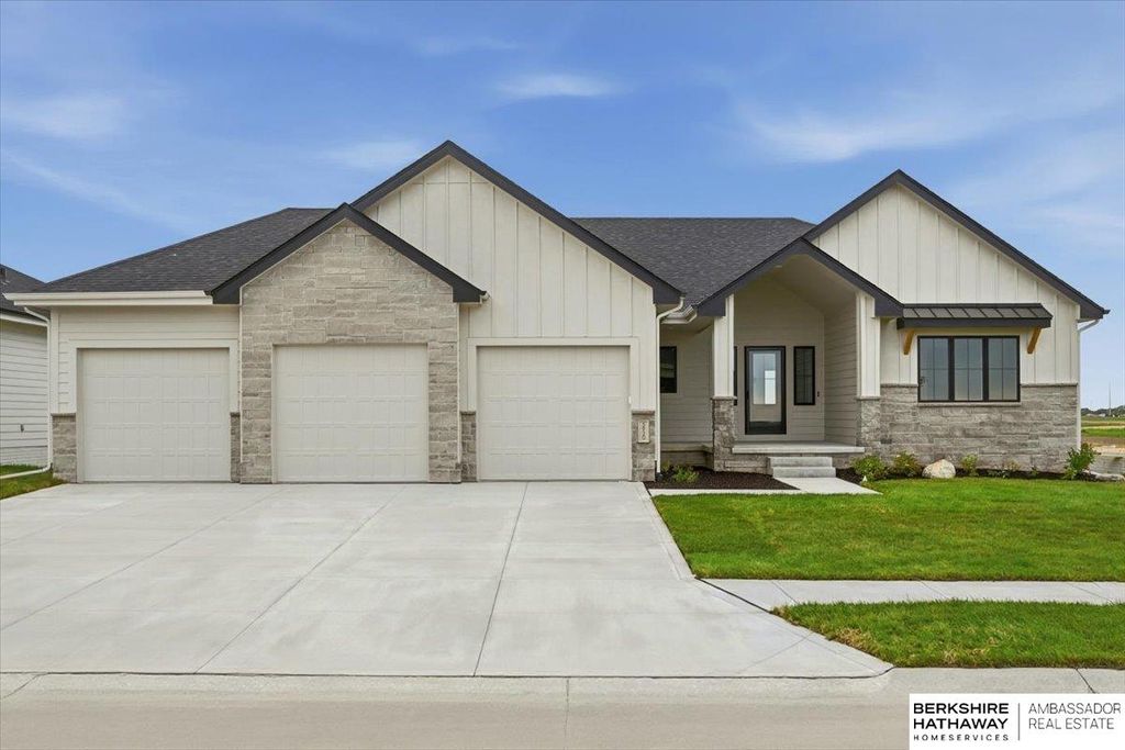 5920 N 198th Street, Elkhorn, NE 68022