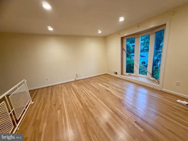 5117 BRENTFORD DR, Rockville, MD 20852