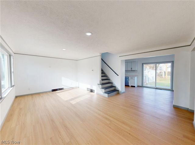 28507 Lakeshore Boulevard, Willowick, OH 44095