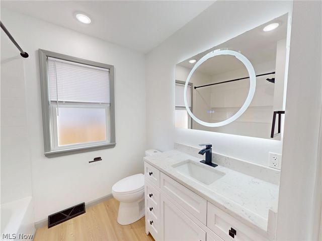 28507 Lakeshore Boulevard, Willowick, OH 44095