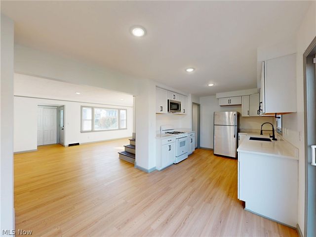 28507 Lakeshore Boulevard, Willowick, OH 44095