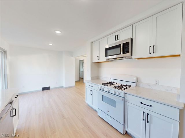 28507 Lakeshore Boulevard, Willowick, OH 44095