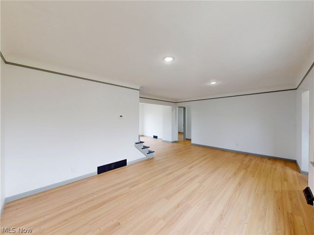 28507 Lakeshore Boulevard, Willowick, OH 44095