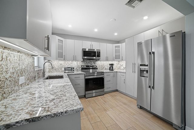 28 SE 8TH Avenue, Deerfield Beach, FL 33441