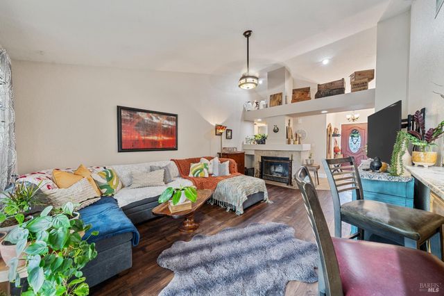 124 Pepperell Ct, Vacaville, CA 95688
