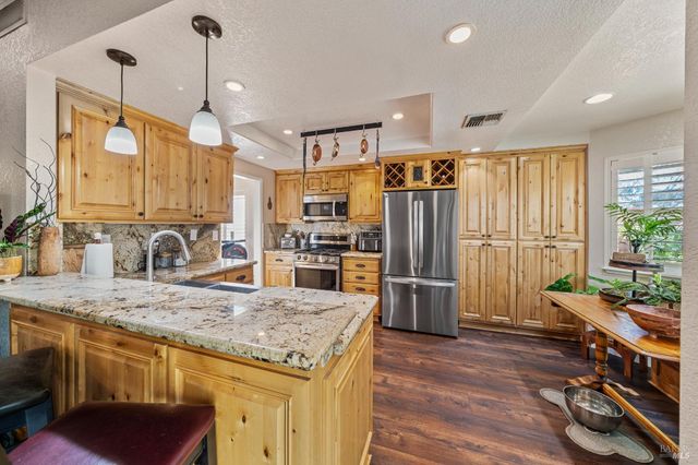 124 Pepperell Ct, Vacaville, CA 95688