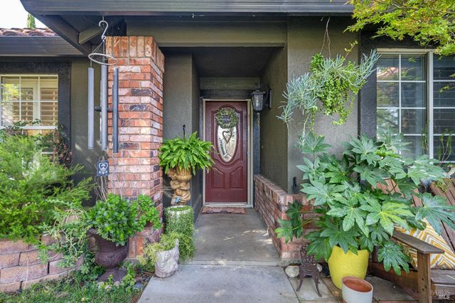 124 Pepperell Ct, Vacaville, CA 95688