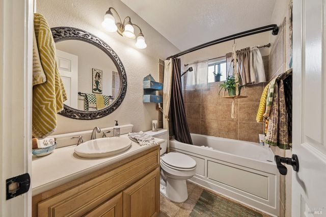 124 Pepperell Ct, Vacaville, CA 95688