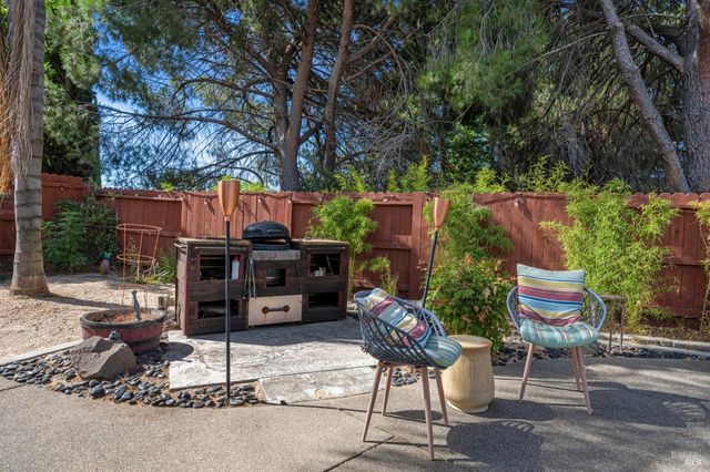 124 Pepperell Ct, Vacaville, CA 95688