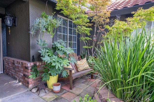 124 Pepperell Ct, Vacaville, CA 95688