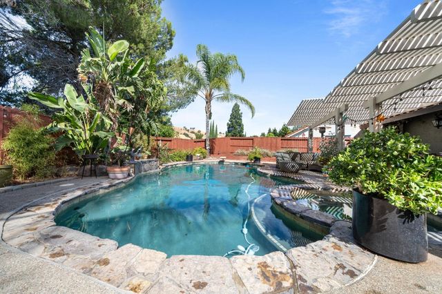 124 Pepperell Ct, Vacaville, CA 95688