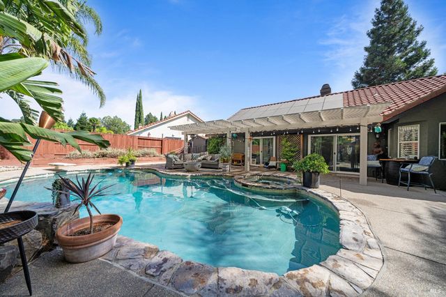 124 Pepperell Ct, Vacaville, CA 95688