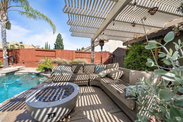 124 Pepperell Ct, Vacaville, CA 95688