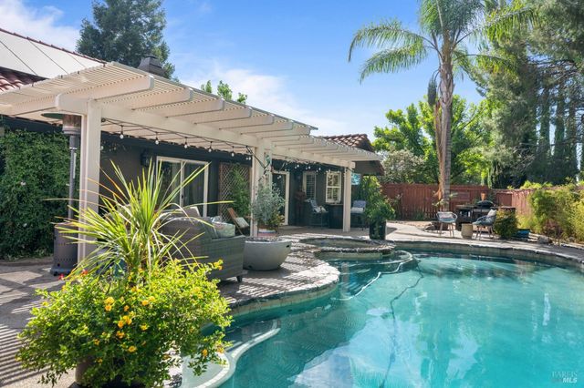 124 Pepperell Ct, Vacaville, CA 95688