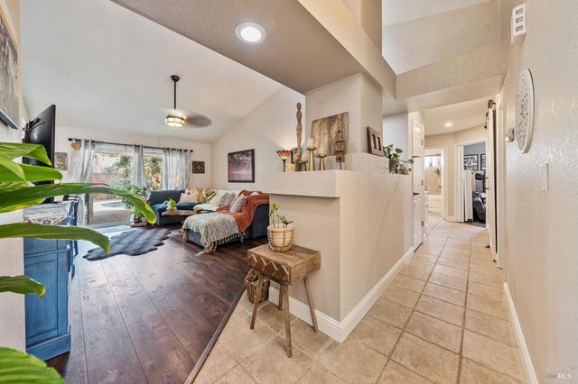 124 Pepperell Ct, Vacaville, CA 95688