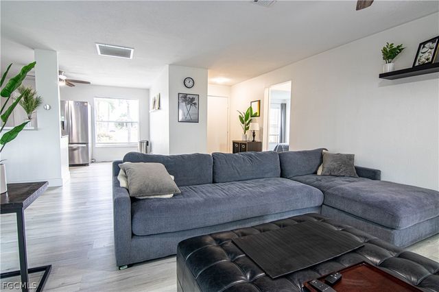 1913 SE 15th PL, Cape Coral, FL 33990